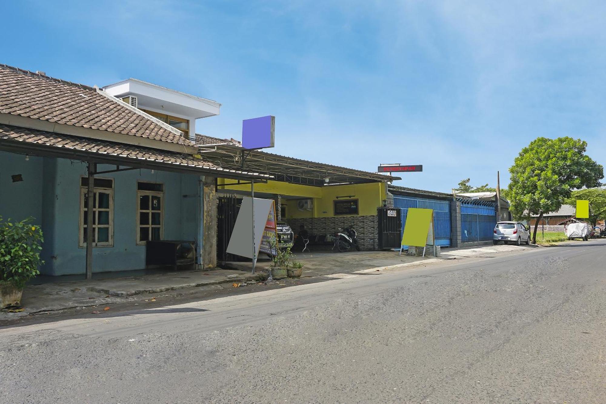 Putih Mulia Homestay Syariah Lumajang Экстерьер фото