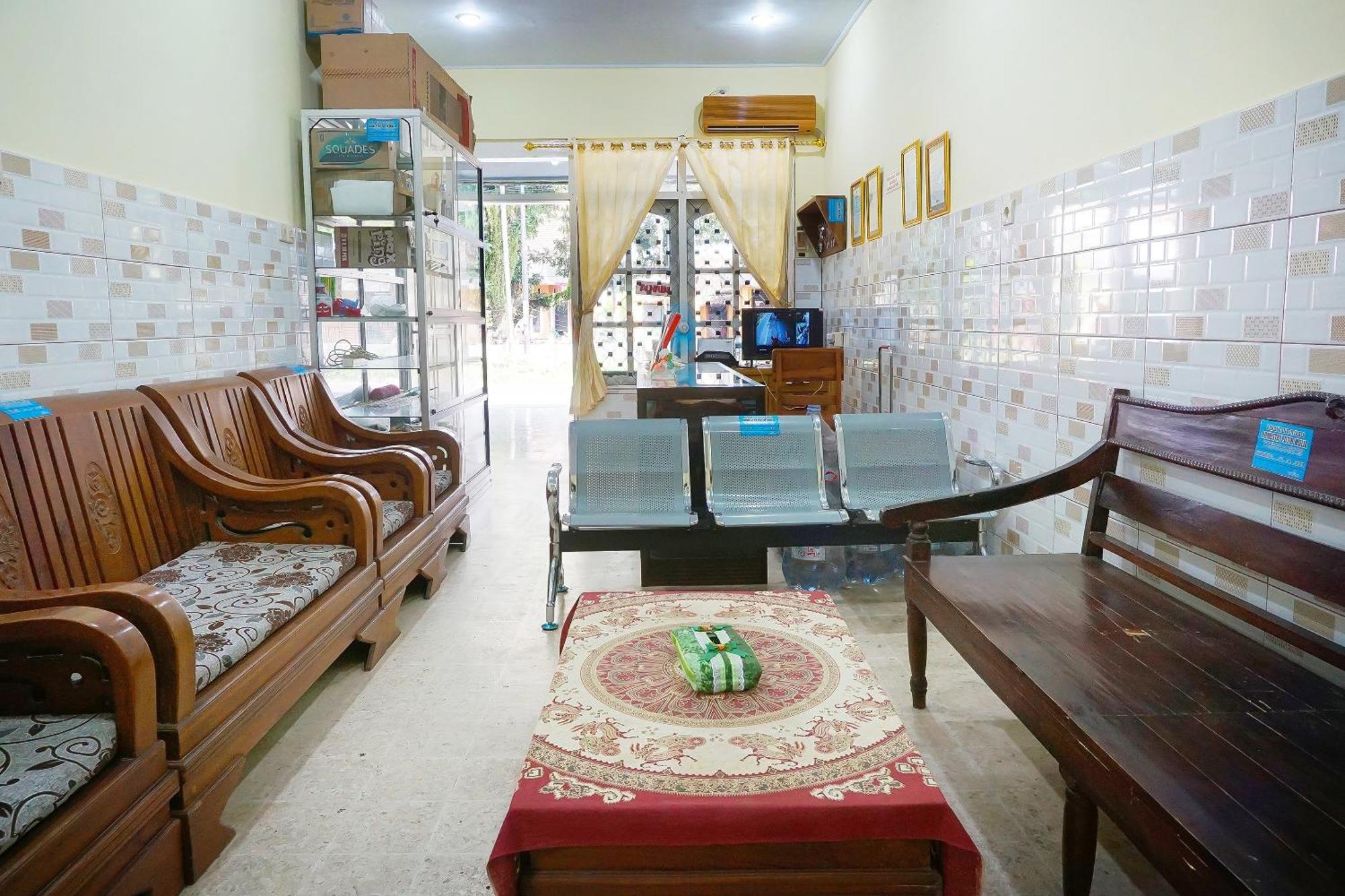Putih Mulia Homestay Syariah Lumajang Экстерьер фото