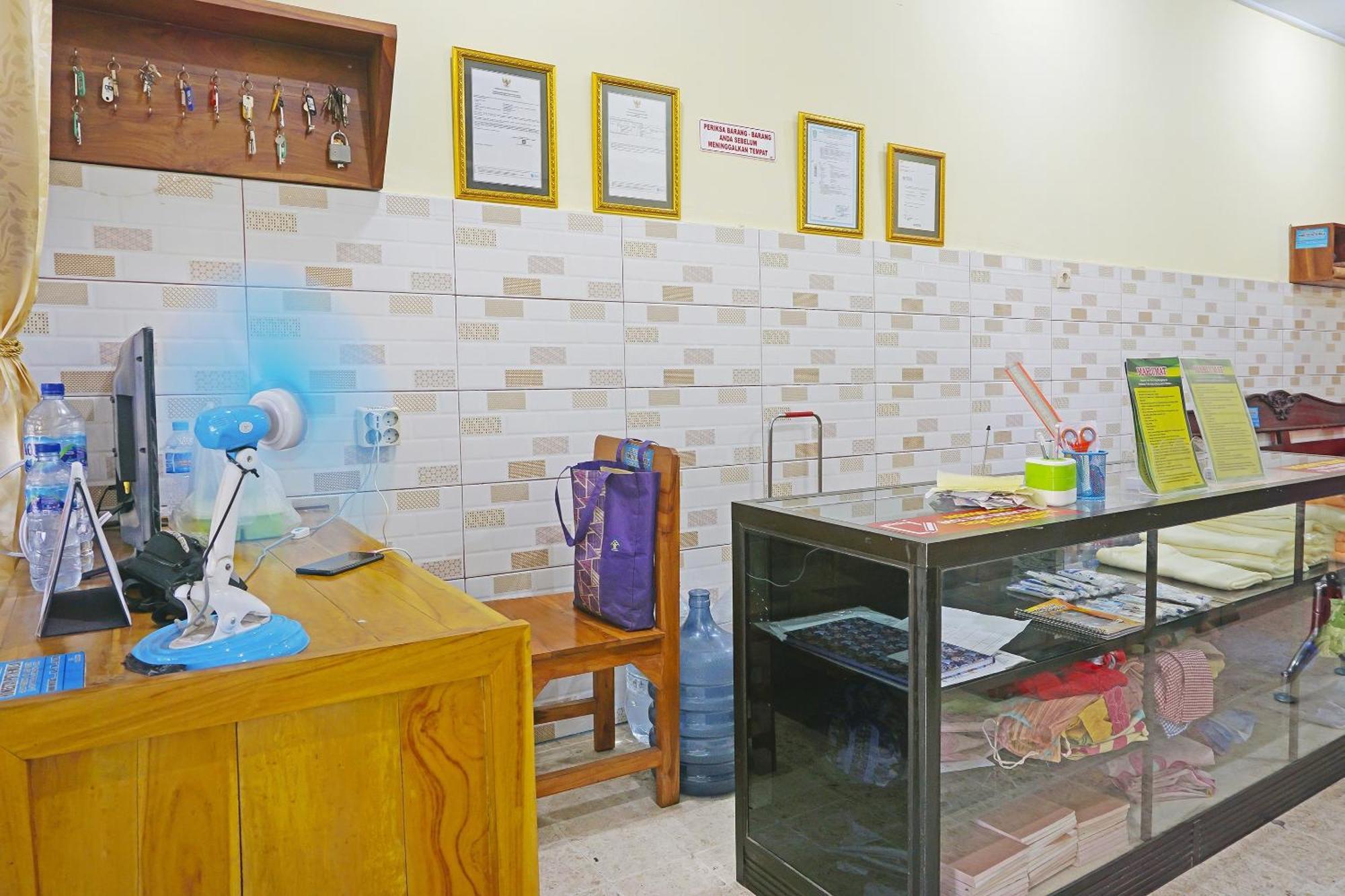 Putih Mulia Homestay Syariah Lumajang Экстерьер фото