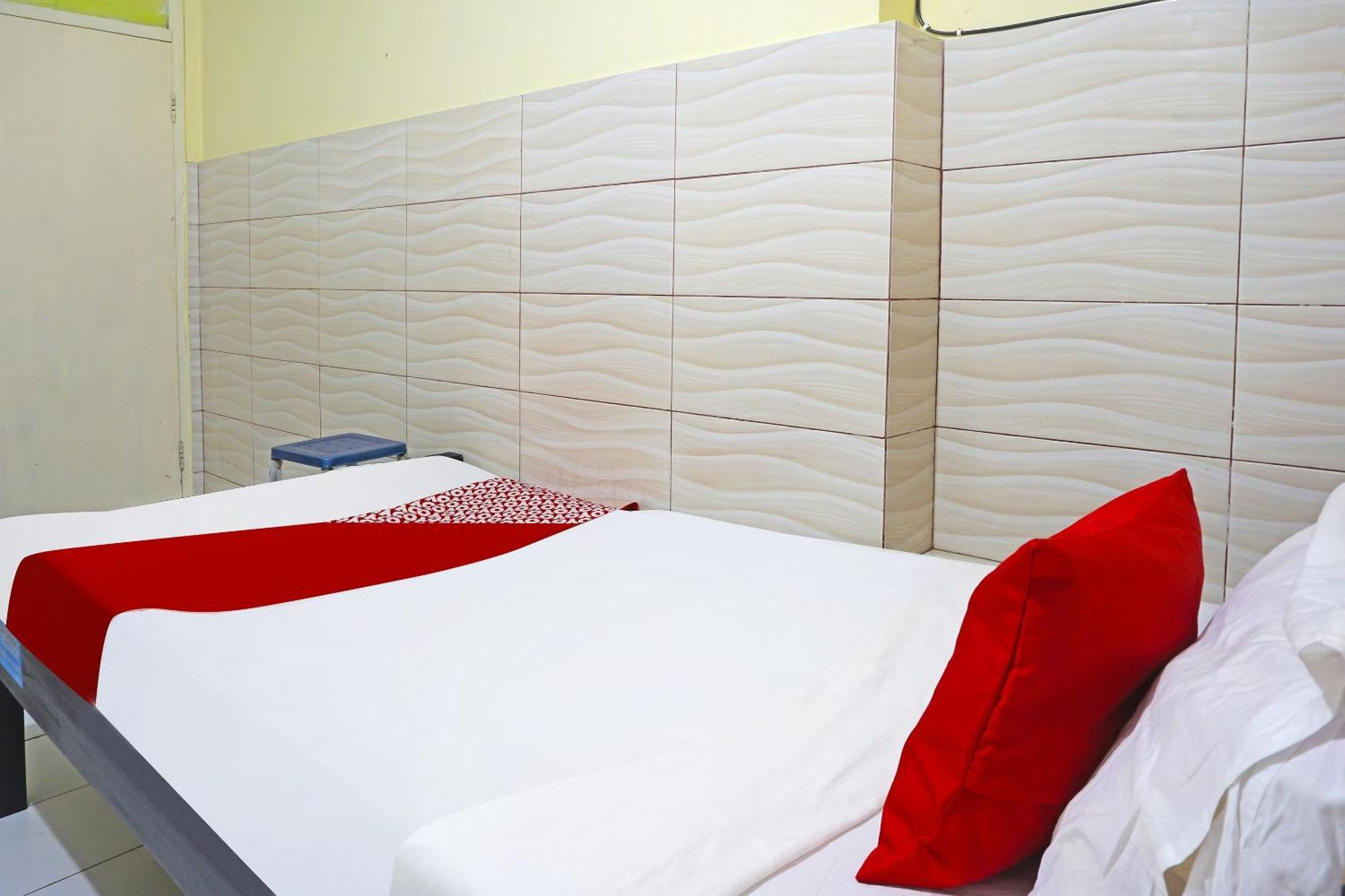 Putih Mulia Homestay Syariah Lumajang Экстерьер фото